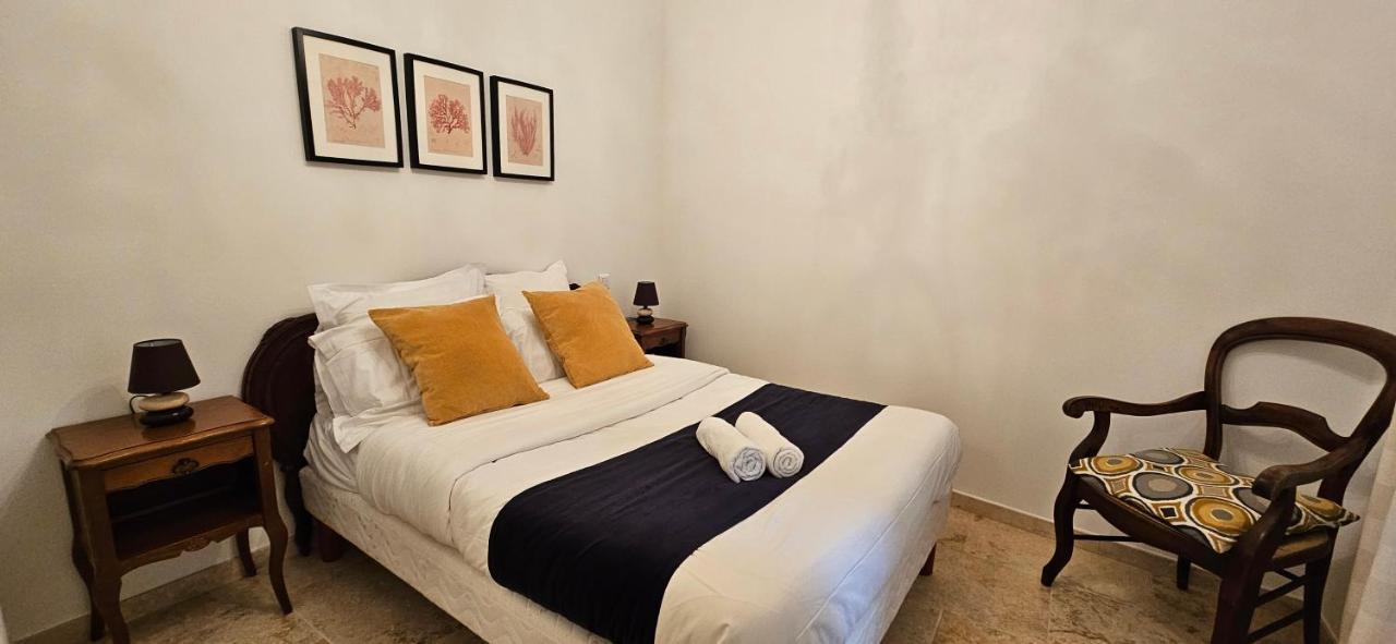 Bel & Ancien Appartement T3 Renove Dans Sartene Esterno foto